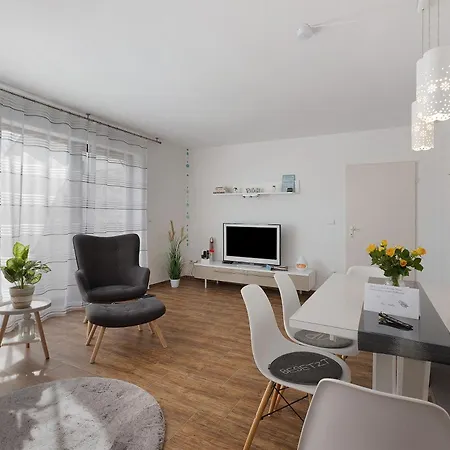 Appartement Lake House Boutique Ferienwohnung